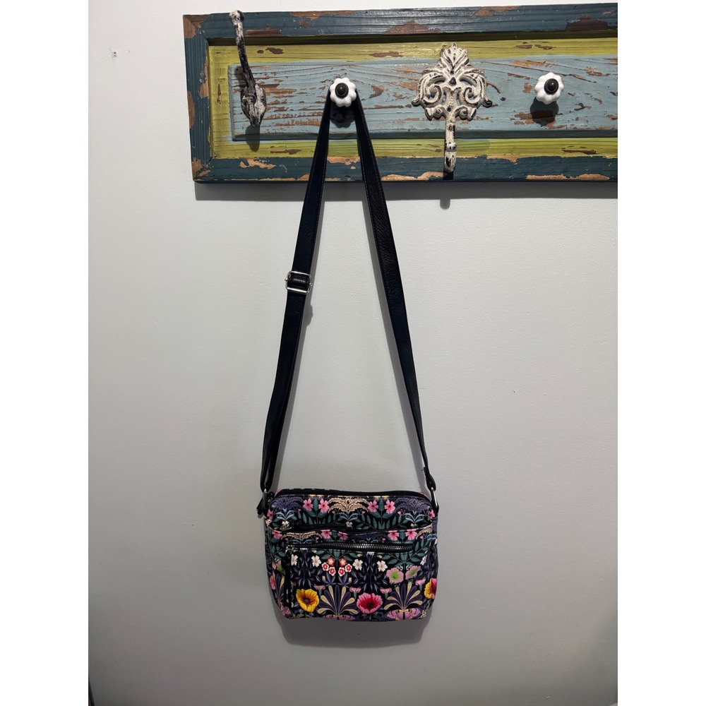 Bueno Floral Black Crossbody‎ Bag.